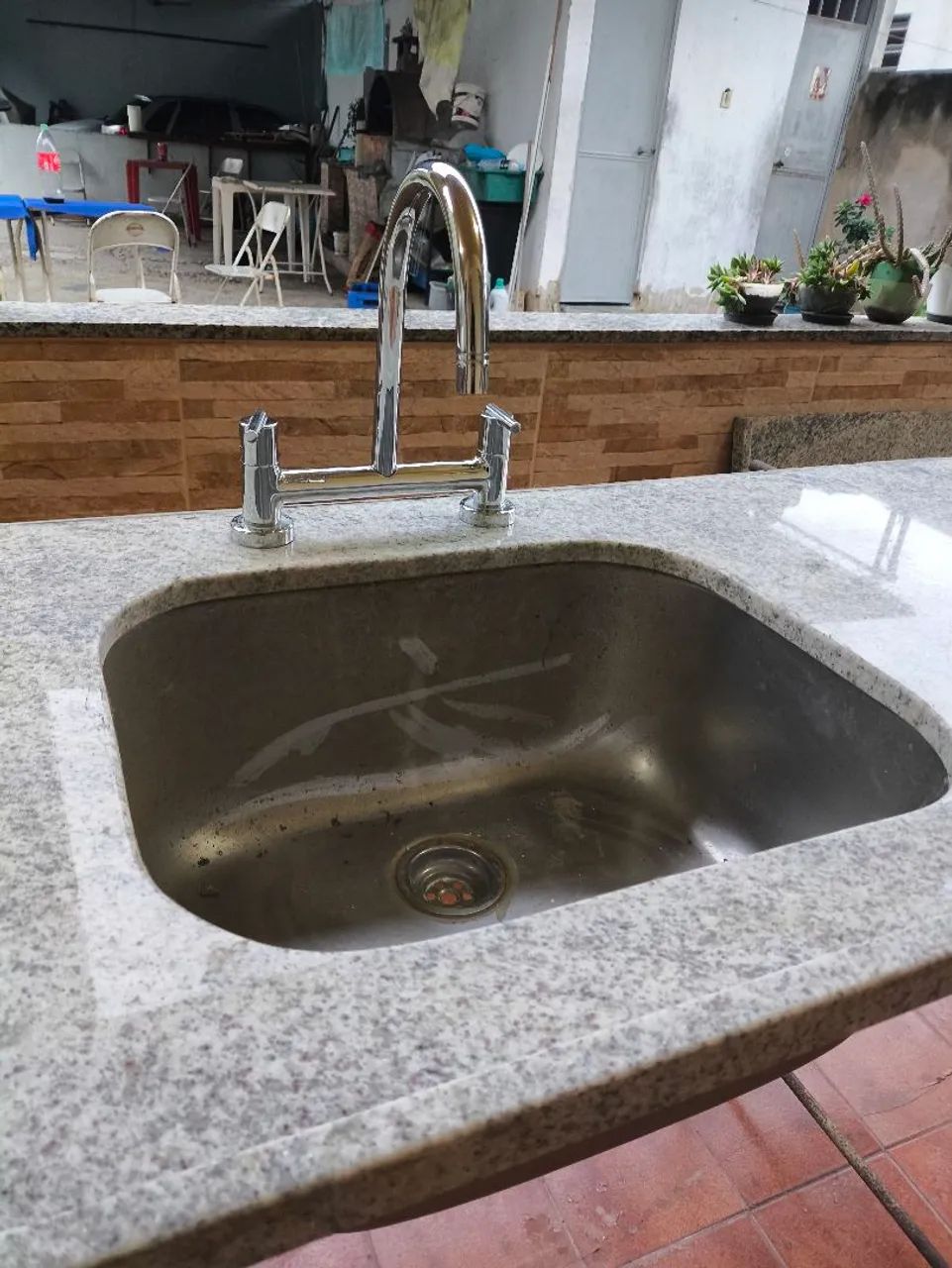 Pia de cozinha em granito com torneira misturador  - Foto 5