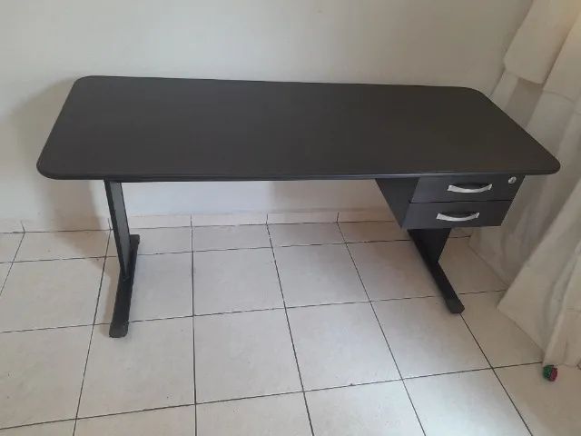 Mesa e cadeira para escritório 