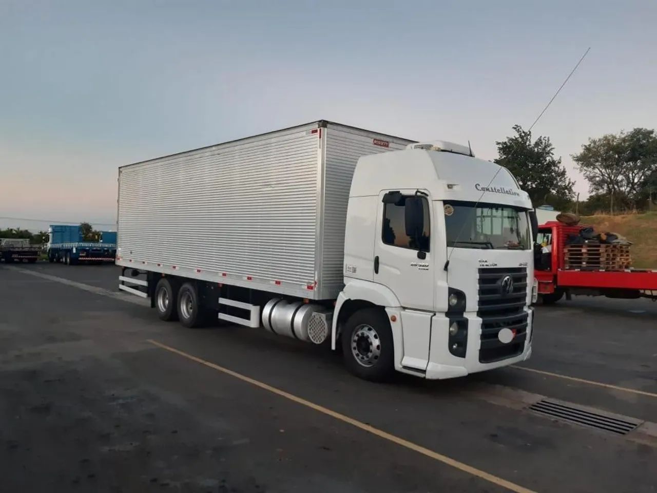 CONSTELATION 25-320 ANO 2012 TRUCK
