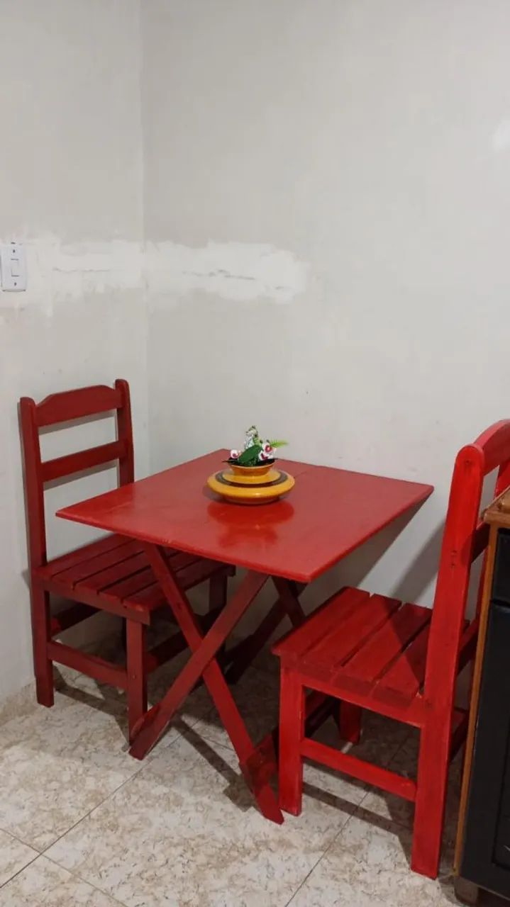 Mesa com 3 cadeiras de madeira  - Foto 5