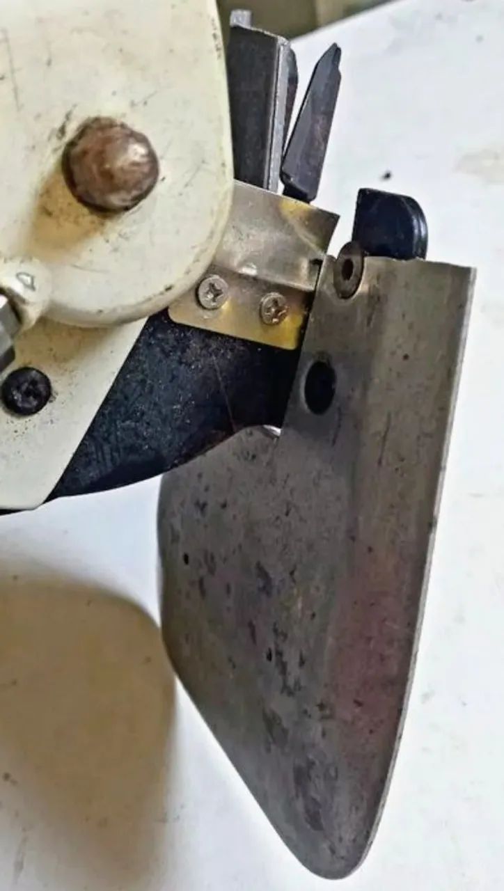Peça de tecido e uma máquina de corte de disco  - Foto 5