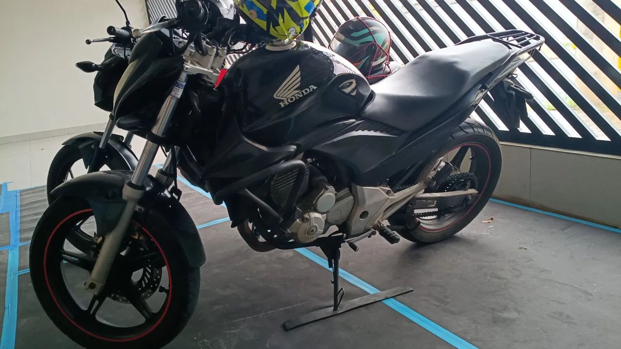 Cb 300r preta 2010 - Foto 2