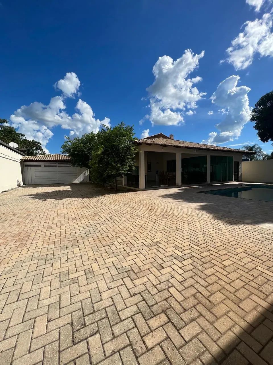 CASA EM ARUANÃ-GO / 04 SUÍTES - LOTE: 720m2 - Foto 3