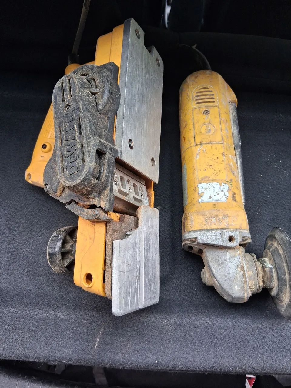 Plaina elétrica dewalt e Esmerilhadeira dewalt pra arrumar  - Foto 2