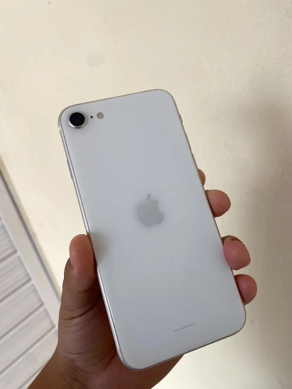 Iphone SE 2 geração, 128gb, em ótimo estado, praticamente sem marcas de uso.