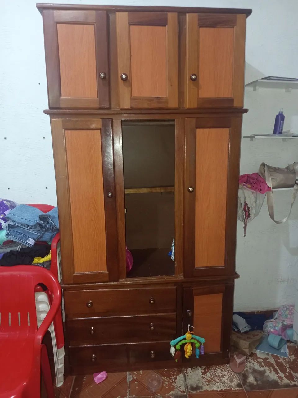 Guarda roupa de madeira 