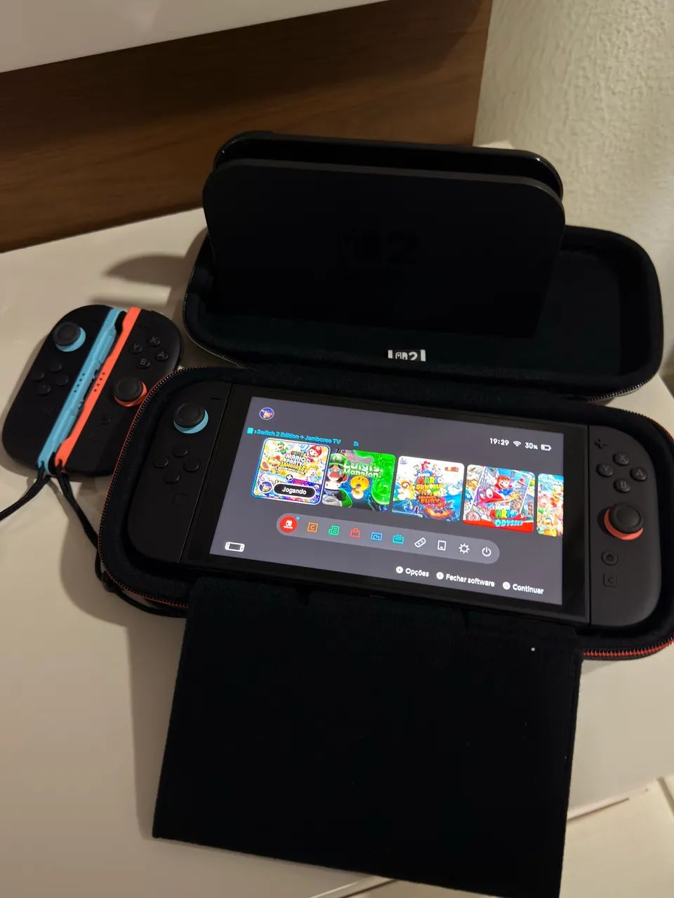 Nintendo Switch 2 com 4 controles