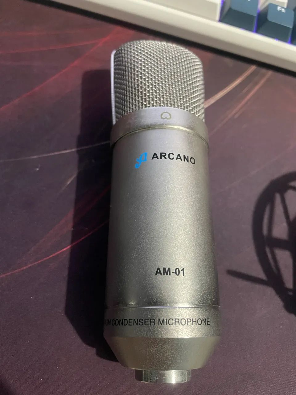 MICROFONE ARCANO AM-01 + cabos XLR