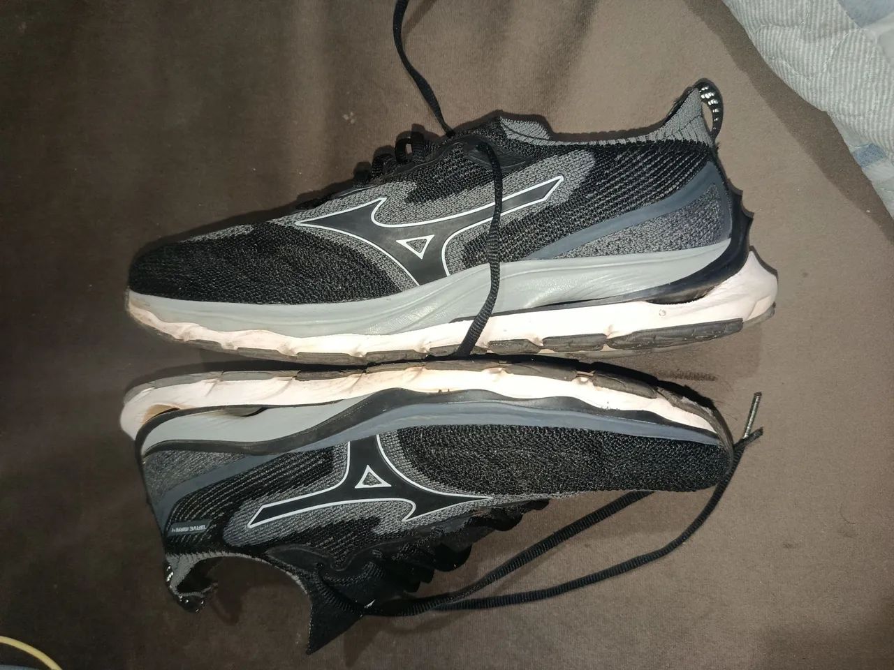 Mizuno Wave Mirai 4
