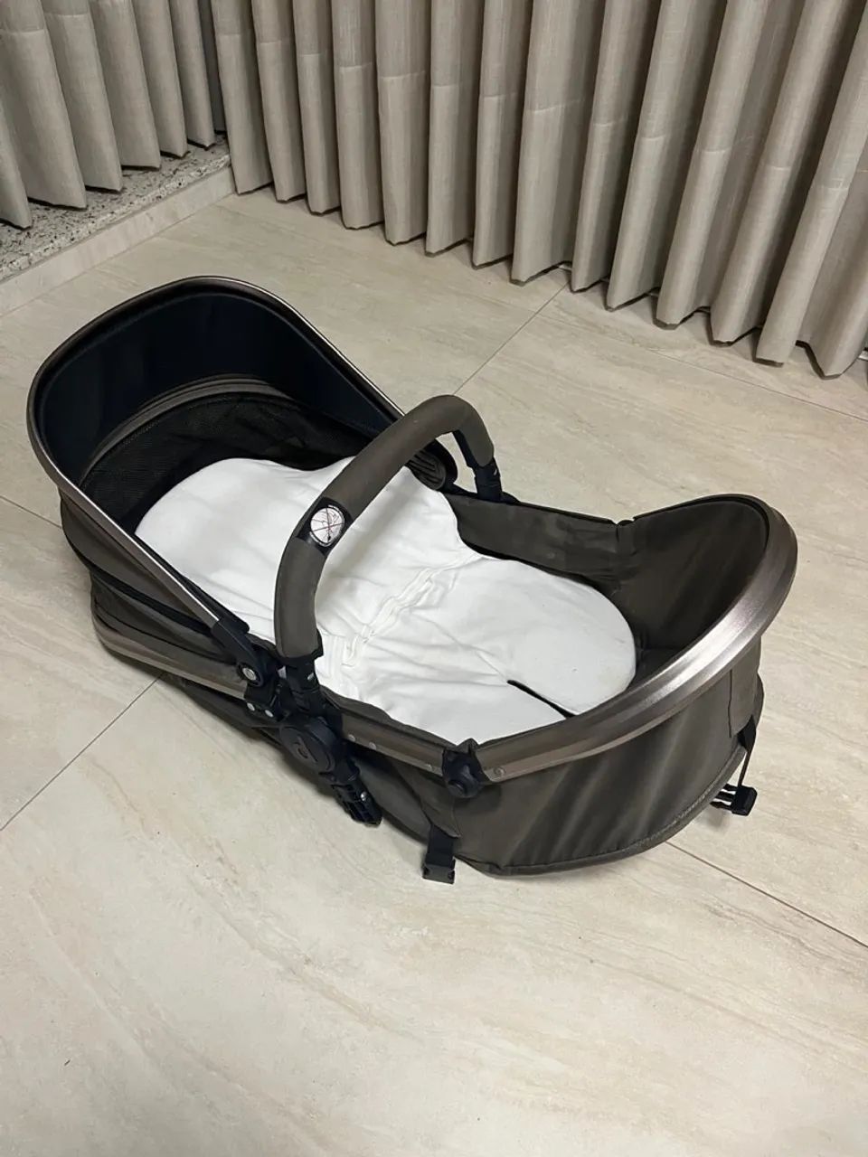 Carrinho Bebê Bronze - 100% Conservado - Foto 4
