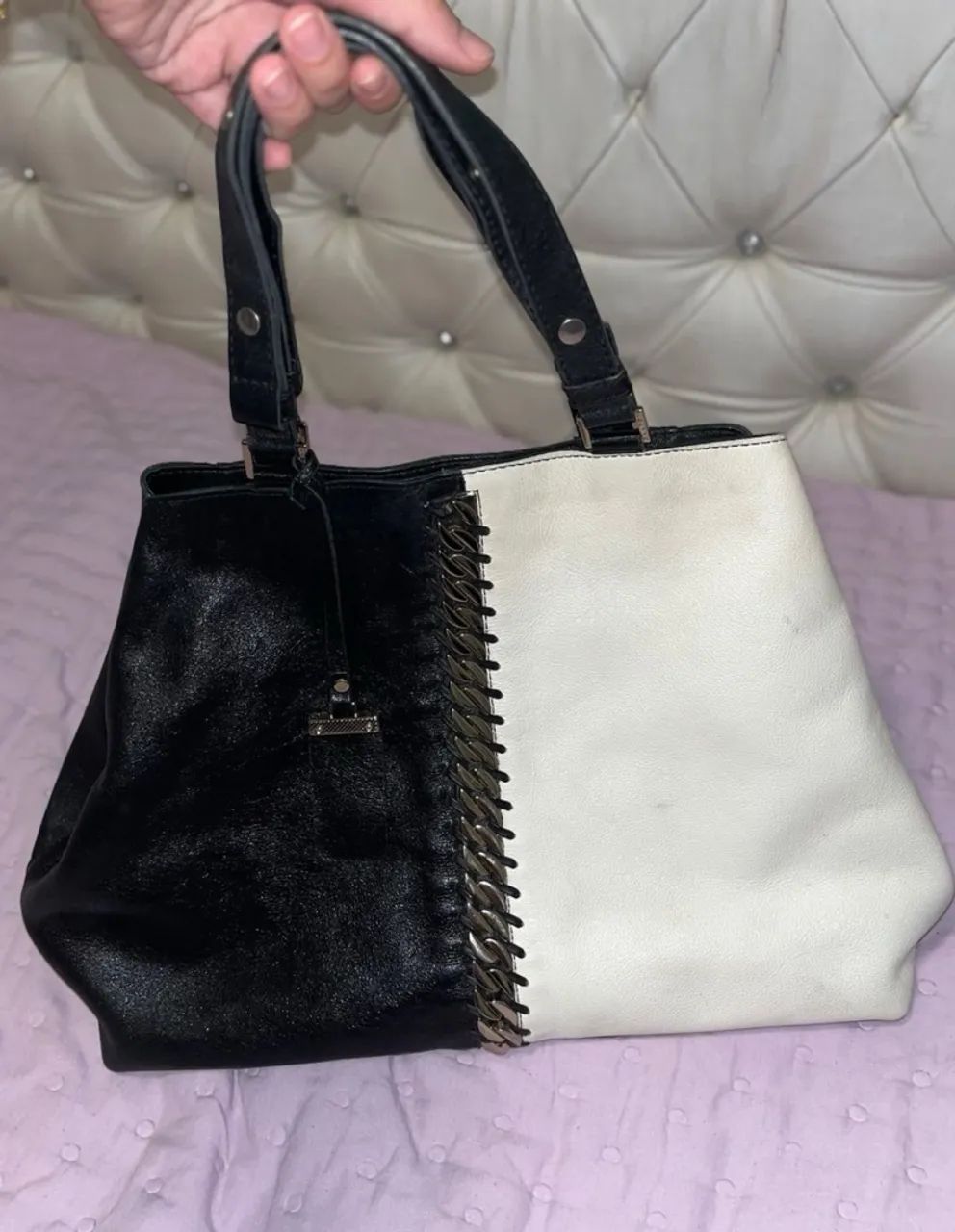 Bolsa Arezzo Bicolor preta e branca 