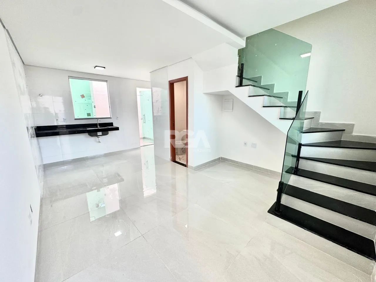 CASA GEMINADA COM 2 QUARTOS (2 SUÍTES) E 1 VAGA  PIRATININGA - Foto 2