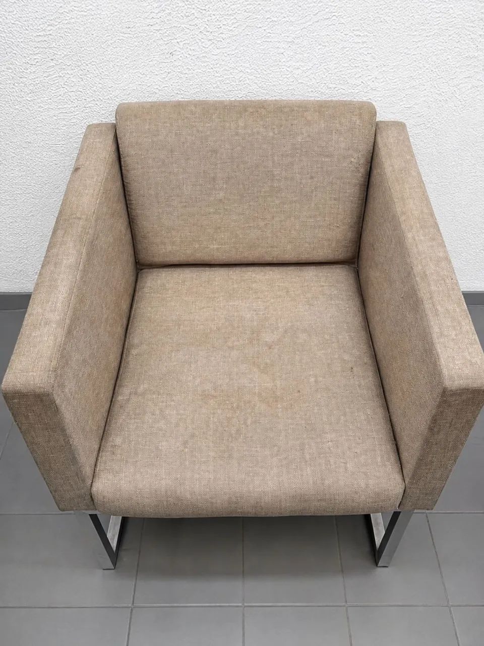 Par de Poltronas Moderna Bege com estrutura Metálica  - Foto 2