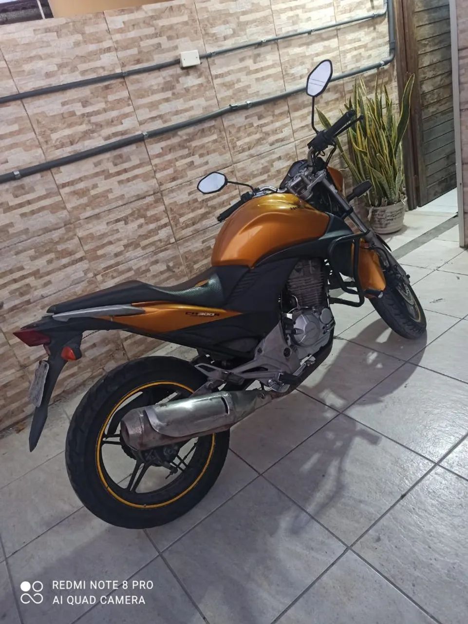 Moto CB 300