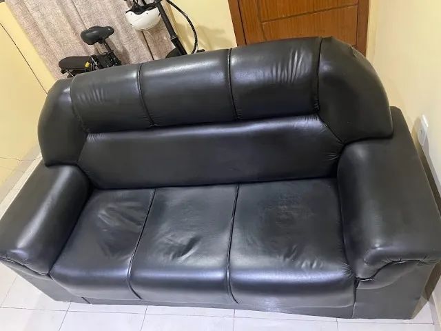 Sofá 3 lugares courino preto - Foto 2