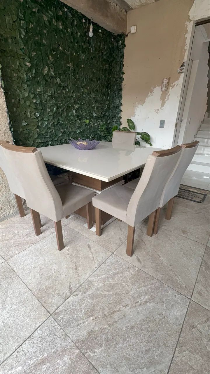 Vendo Mesa quadrada com 8 cadeiras.  - Foto 2