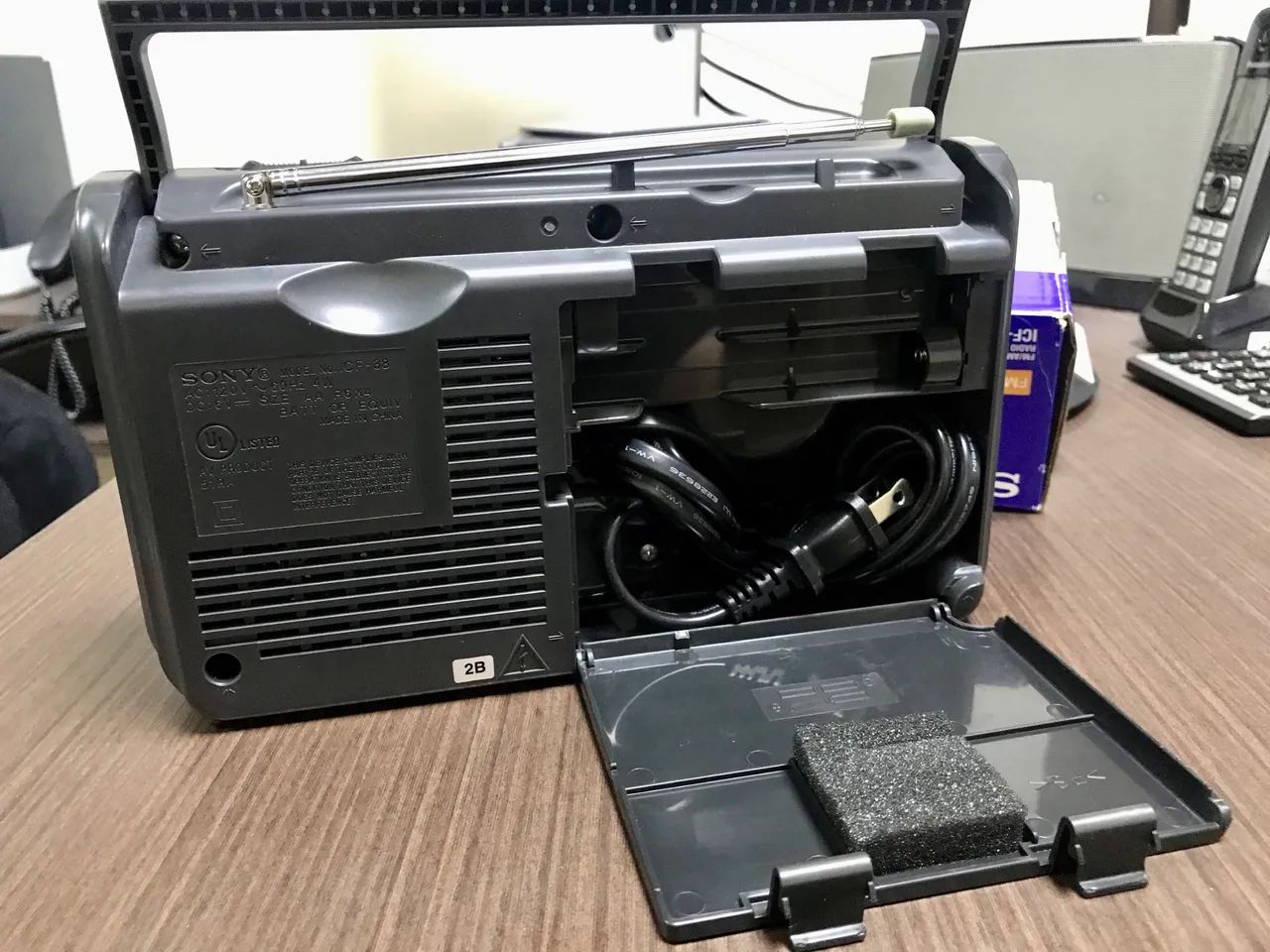 Rádio Sony ICF-38 *Pilhas e Energia Elétrica* - Foto 4