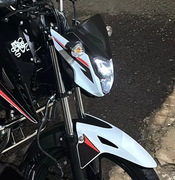 FRENTE DA 2025 ADAPTADA, NOVA POUCO USO COM PÁRA-LAMA INTEIRO 500$ - Foto 2
