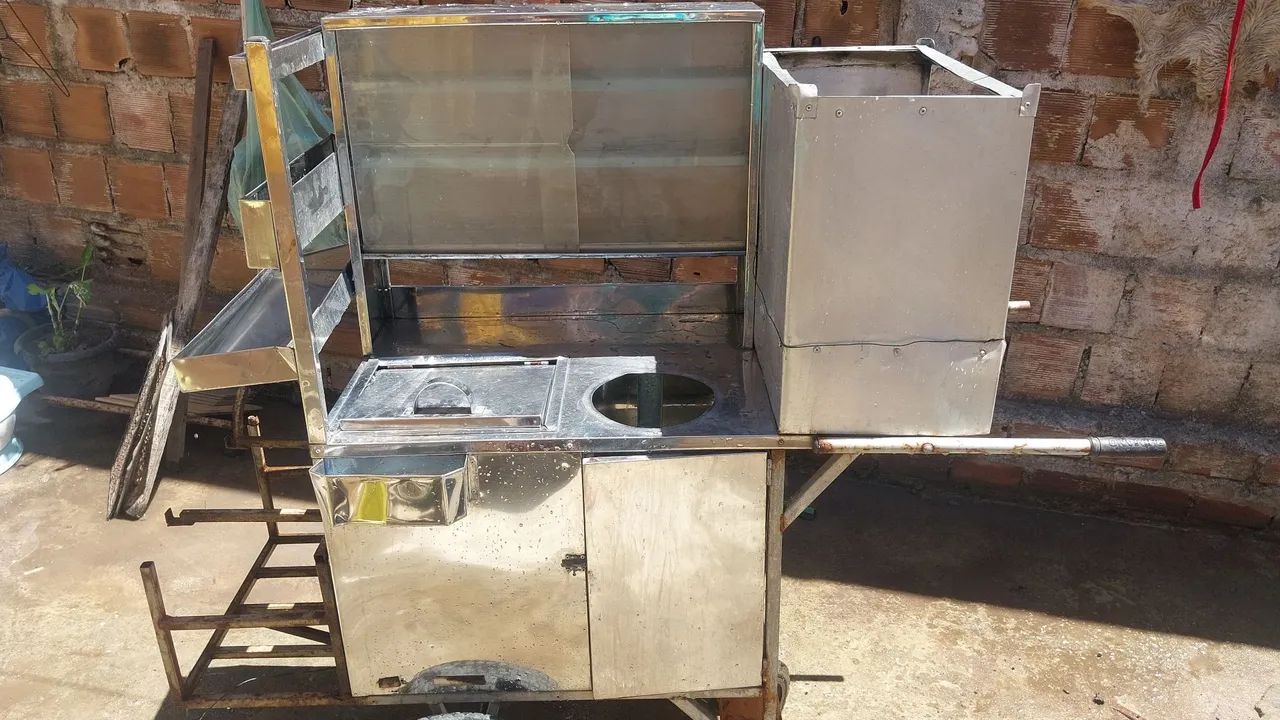 Carroça de cachorro quente e espetinho 