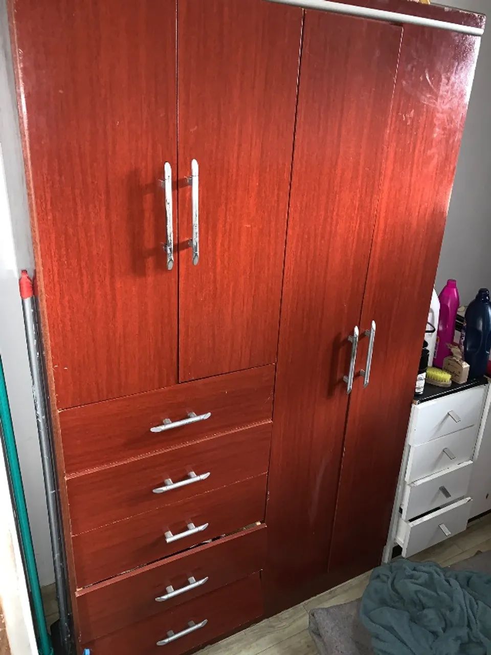 guarda-roupa 4 portas e 5 gavetas - Foto 3