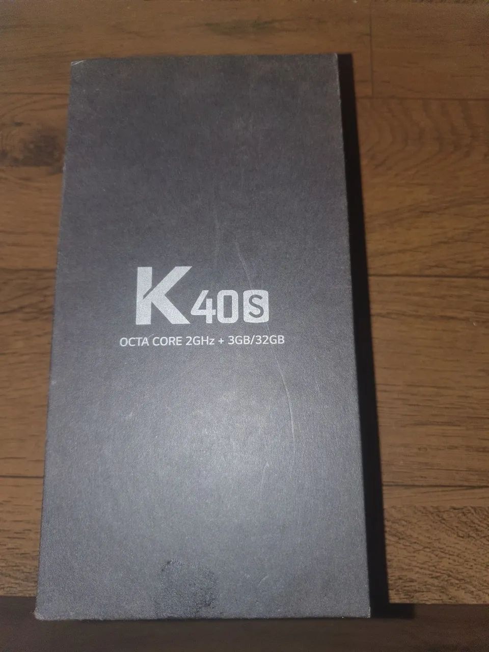 LG k40s. Vem com carregador junto