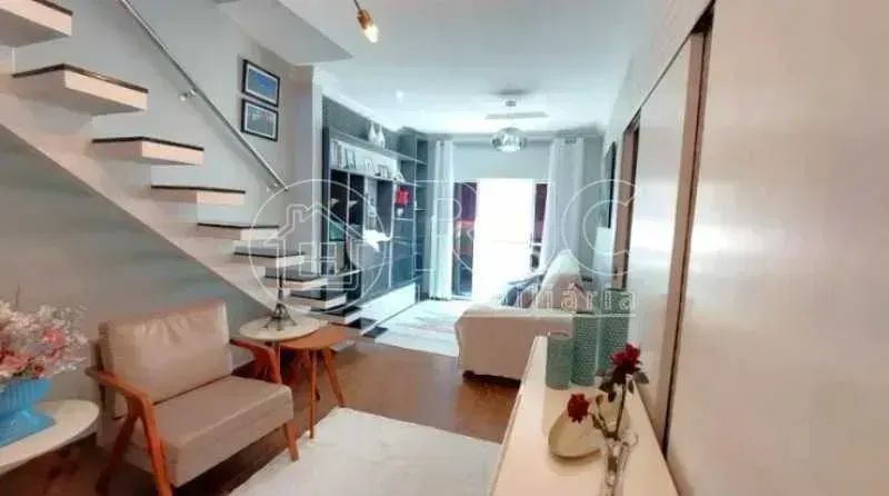 Linda casa triplex em vila fechada, rua Marques de Valença