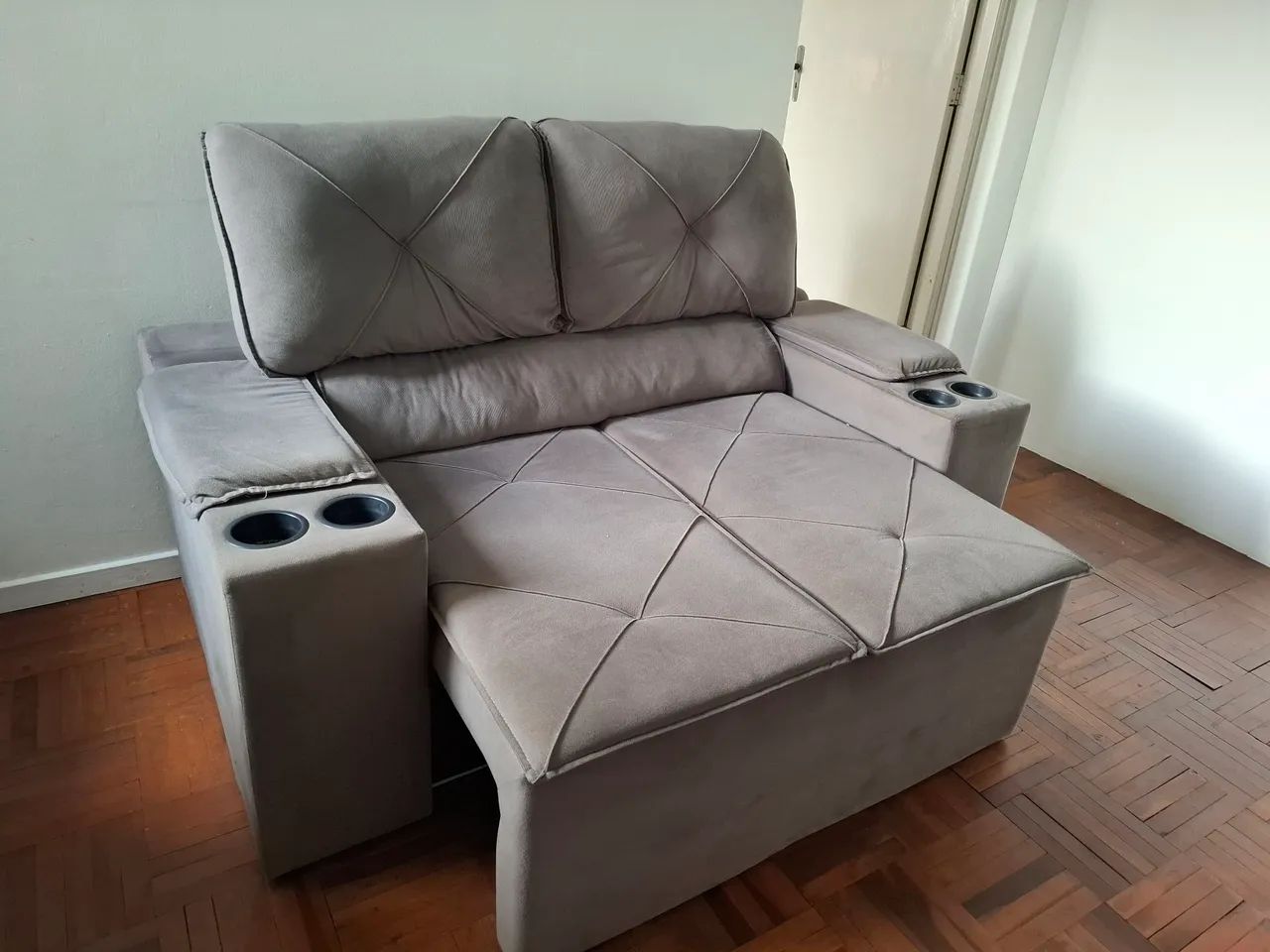 Sofá semi-novo, perfeito estado (154cm)