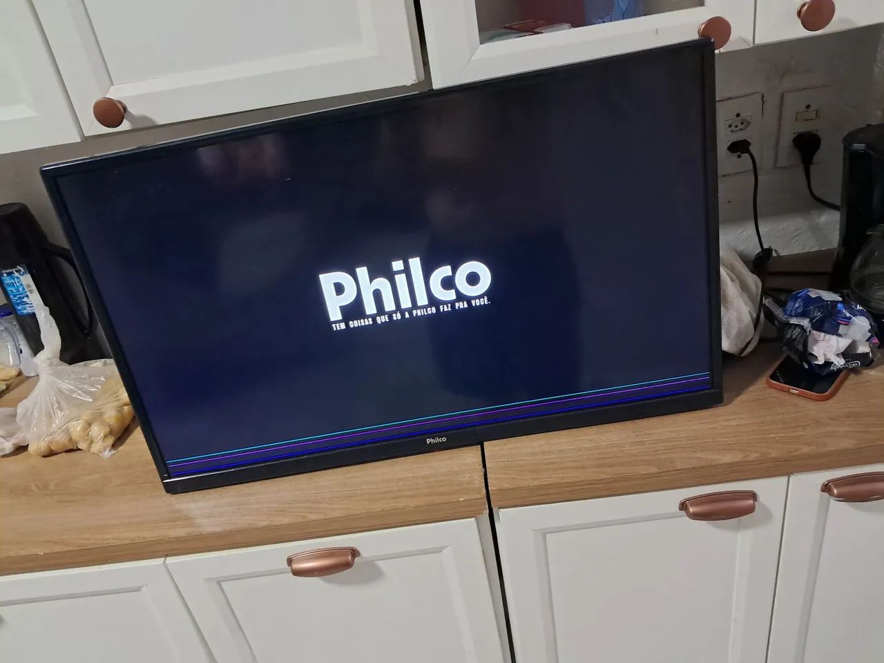 2 tv com defeito uma liga e outra nao