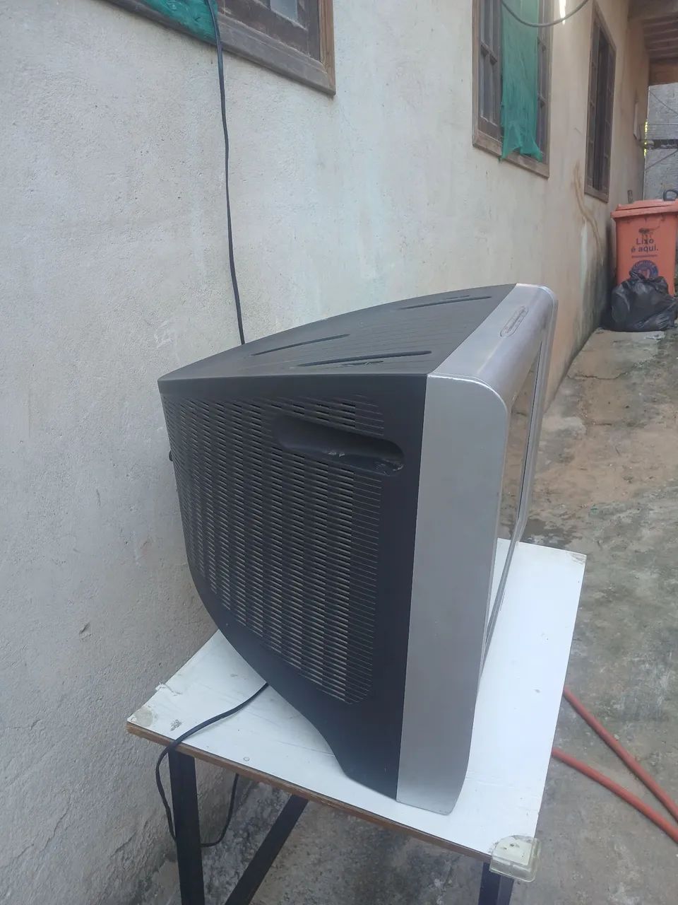 Vendo TV de tubo em perfeitas condições  - Foto 3