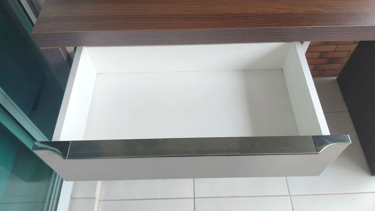 Mesa com armário - Foto 5