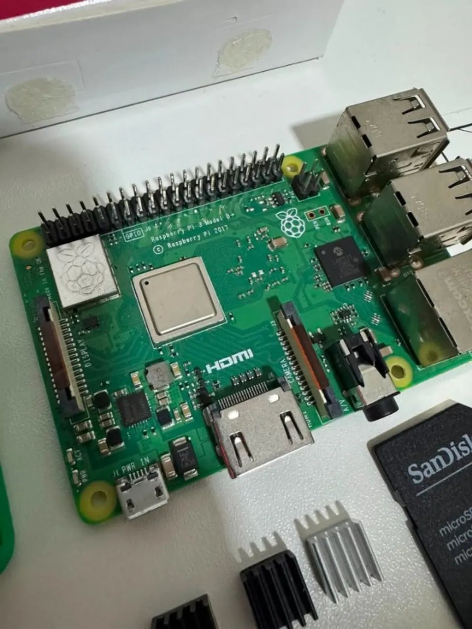 Raspberry Pi 3B + Cartão SD 32GB + Case - Foto 2