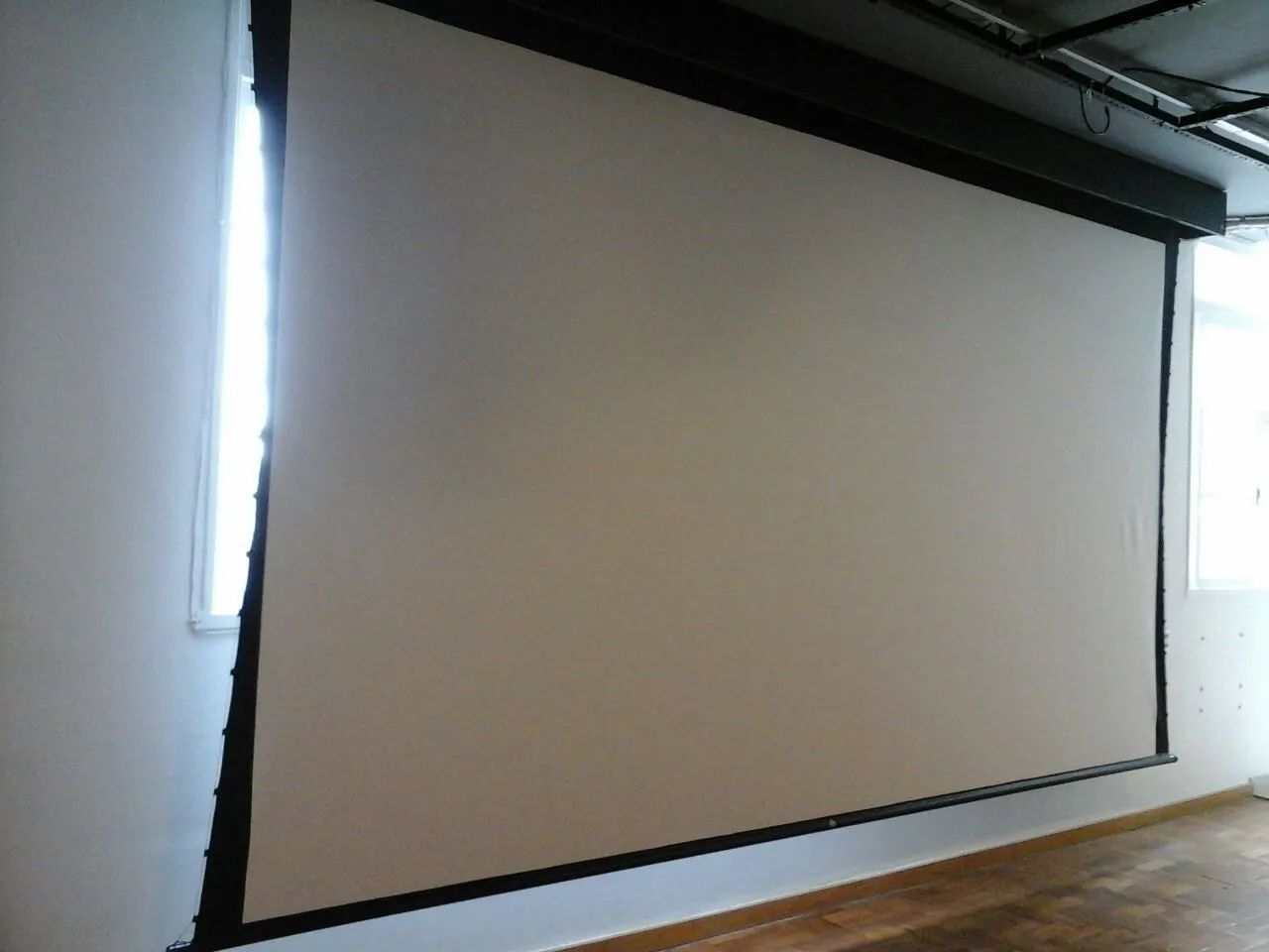 Tela de projeção elétrica 250" - Foto 4