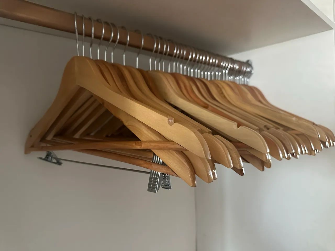40 cabides de madeira 