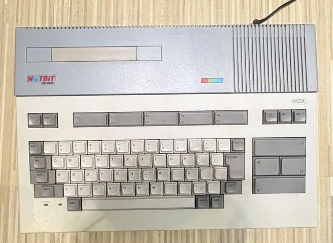 Sharp Epcom HotBit HB-8000 MSX - Funcionando - Caixa Original + Manuais
