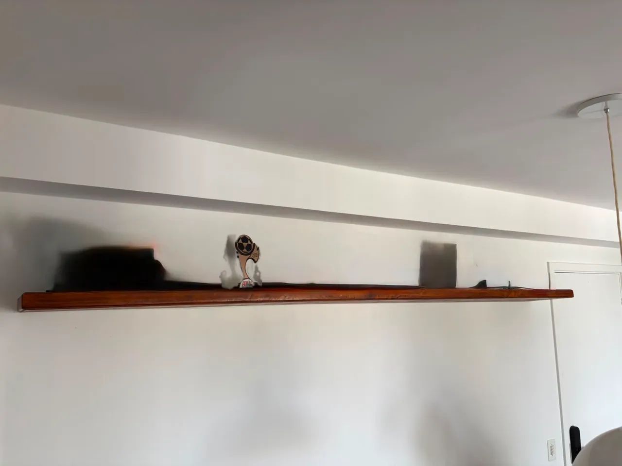 Prateleira de madeira rústica 