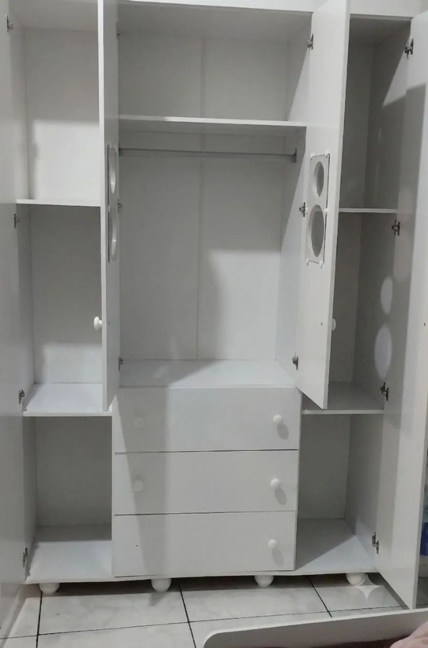 Guarda roupa e cômoda infantil 