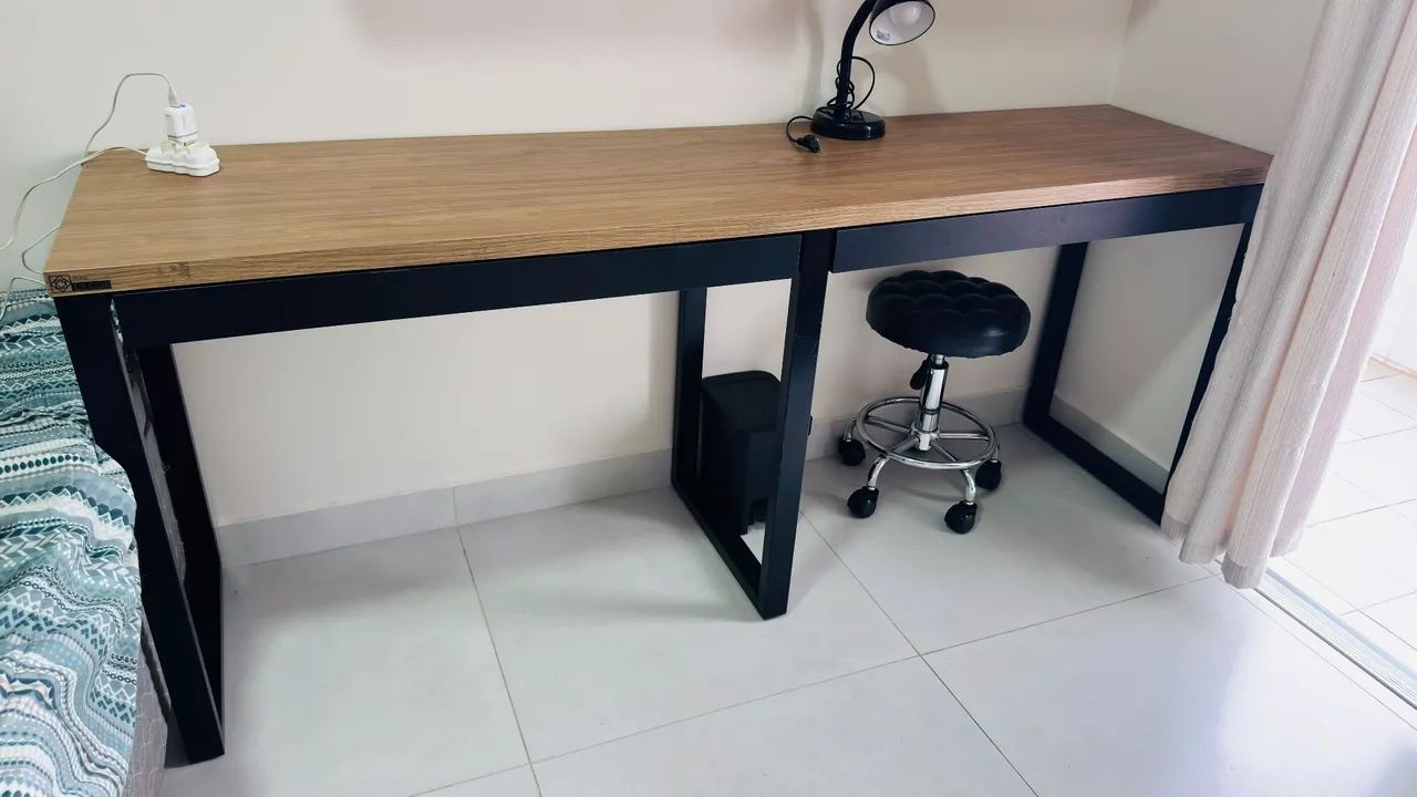 Mesa Escrivaninha com gaveta