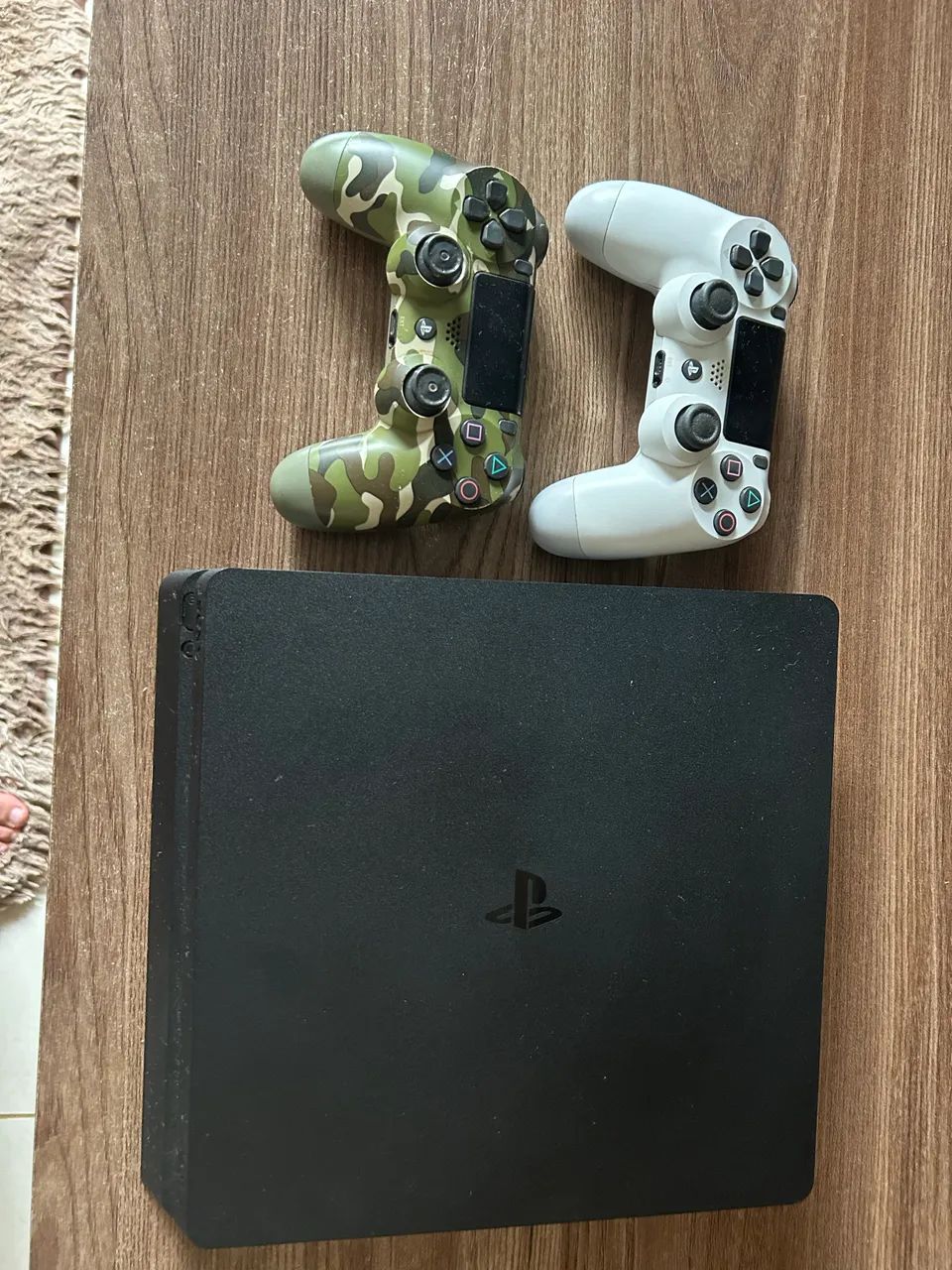 Vendo PlayStation 4 Usado com 2 controles - Foto 2