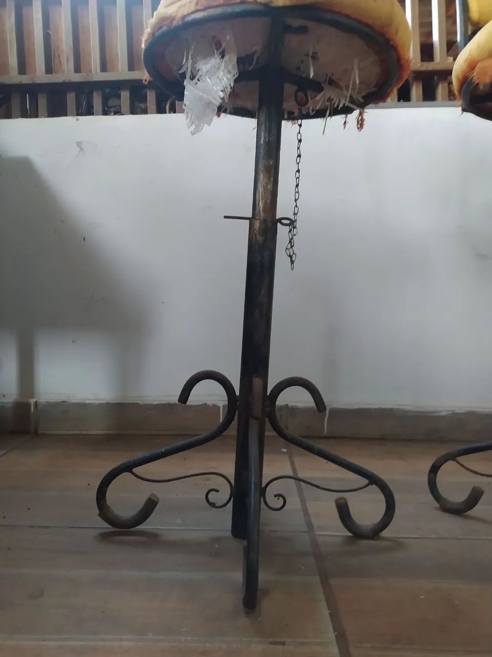 Banqueta de ferro trabalhado  - Foto 2