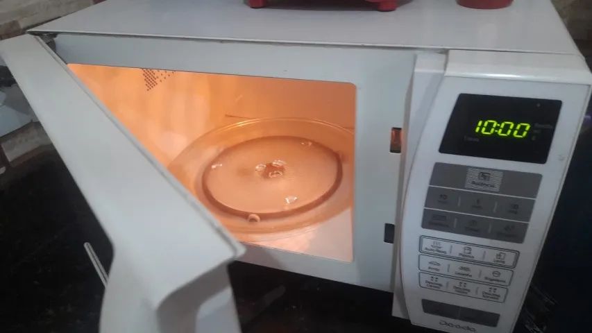microondas panasonic 21 litros - Foto 4