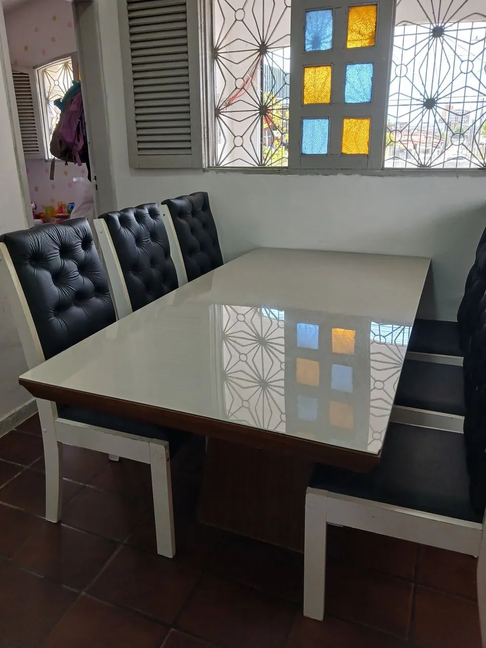 Mesa 6 lugares com cadeiras