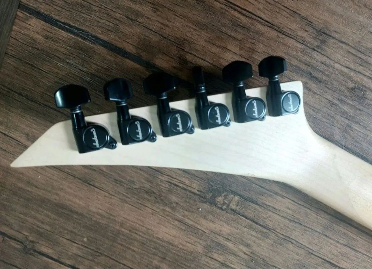 Guitarra Jackson Dinky JS32 - Foto 5