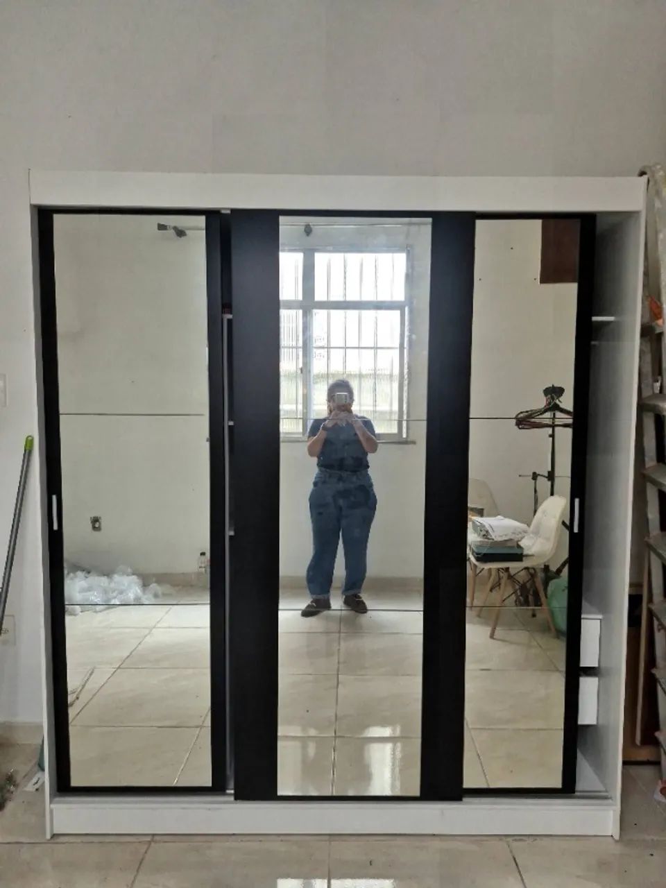 Guarda-roupa com espelho 