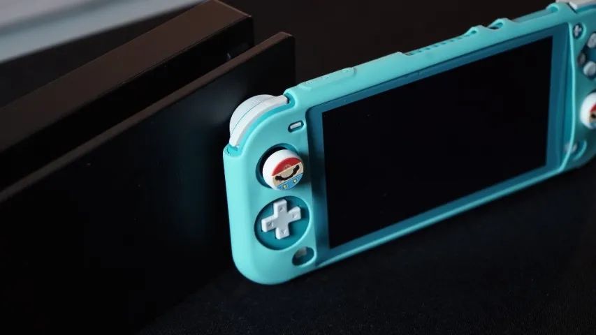 Nintendo Switch Lite 32GB Turquesa por R$ 999,00 [DOCK ILUSTRATIVA