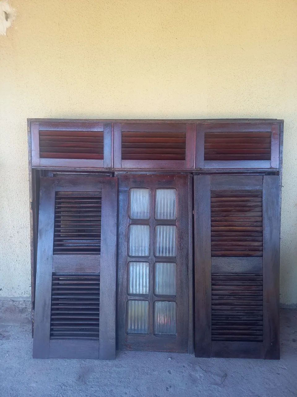 02 janelas de madeira com vidros  - Foto 2