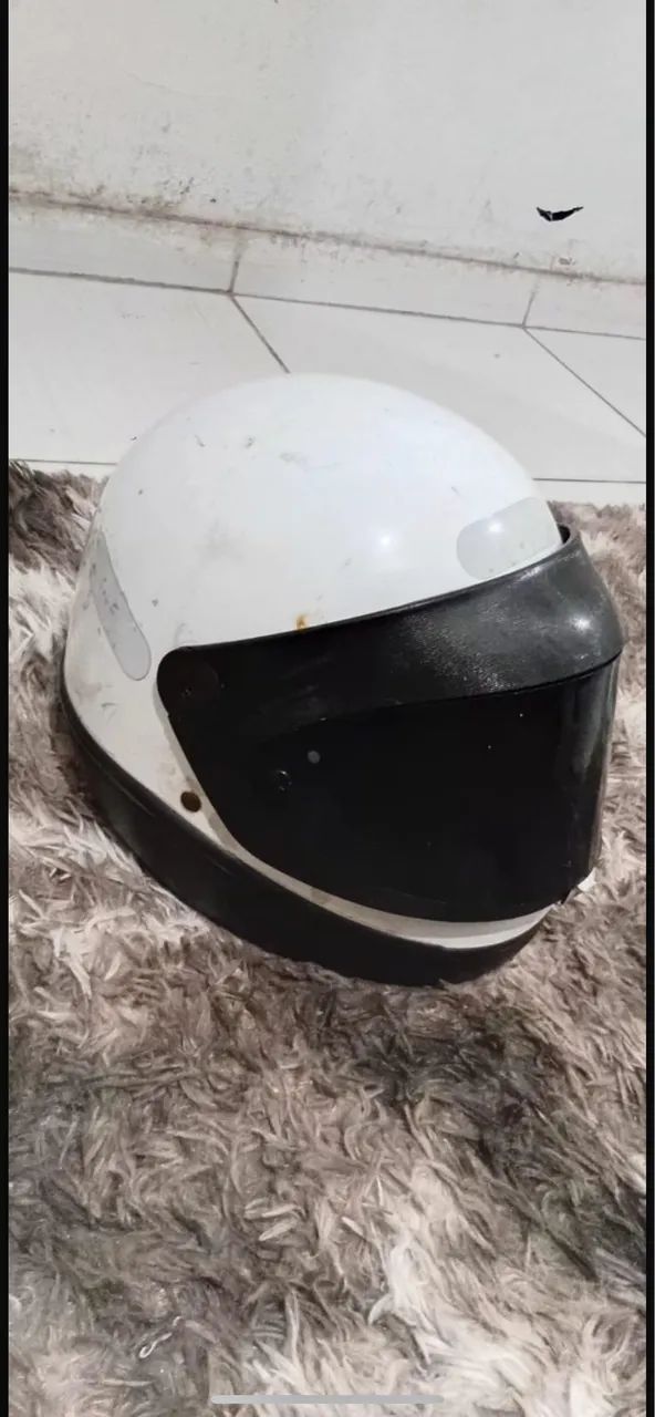 Capacete pra sair logo
