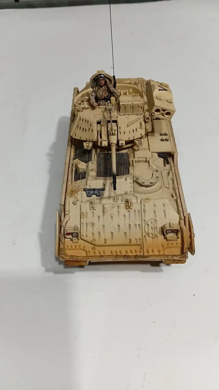 Forces of valor unimax 1:32 Bradley m2 kuwait  - Foto 3