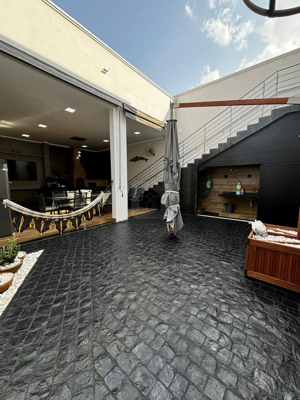 Casa à Venda com Sala Comercial No Bairro Jardim Canaã - Foto 3
