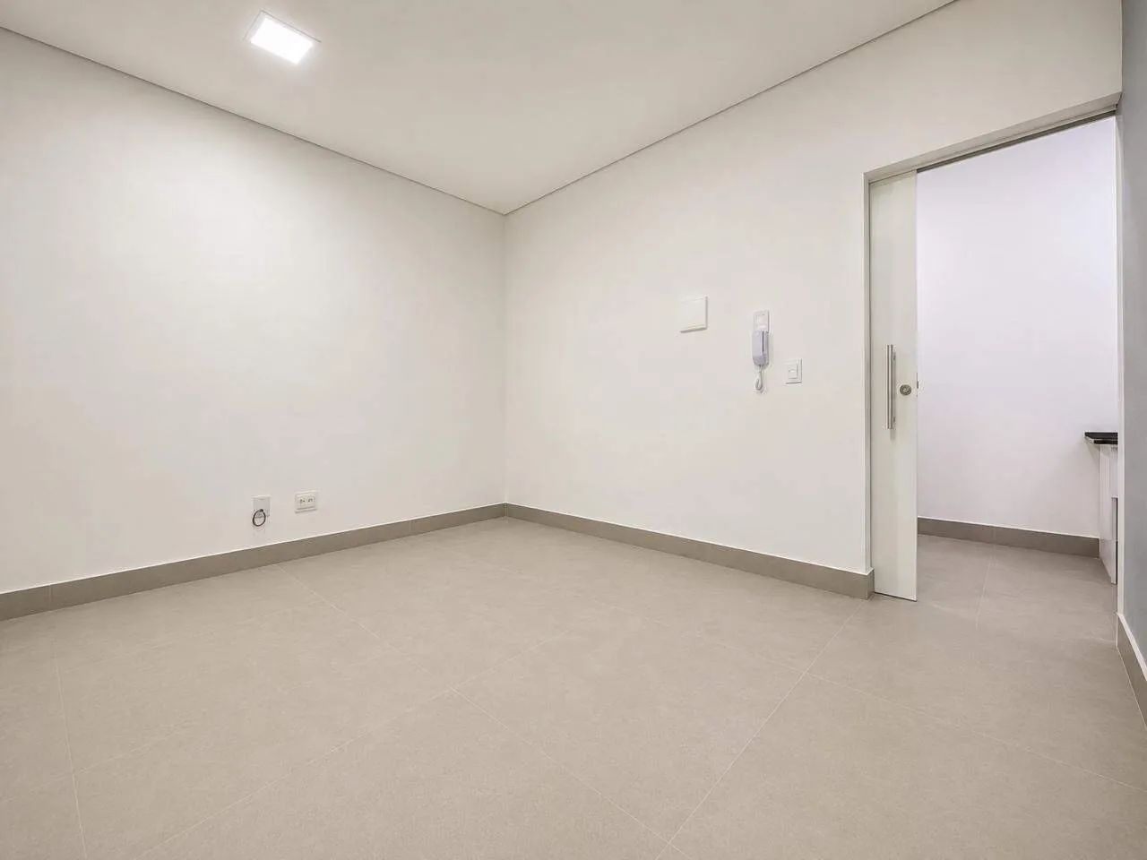 Sala Comercial em Prédio Novo no Coração do Barreiro de Baixo - Foto 3