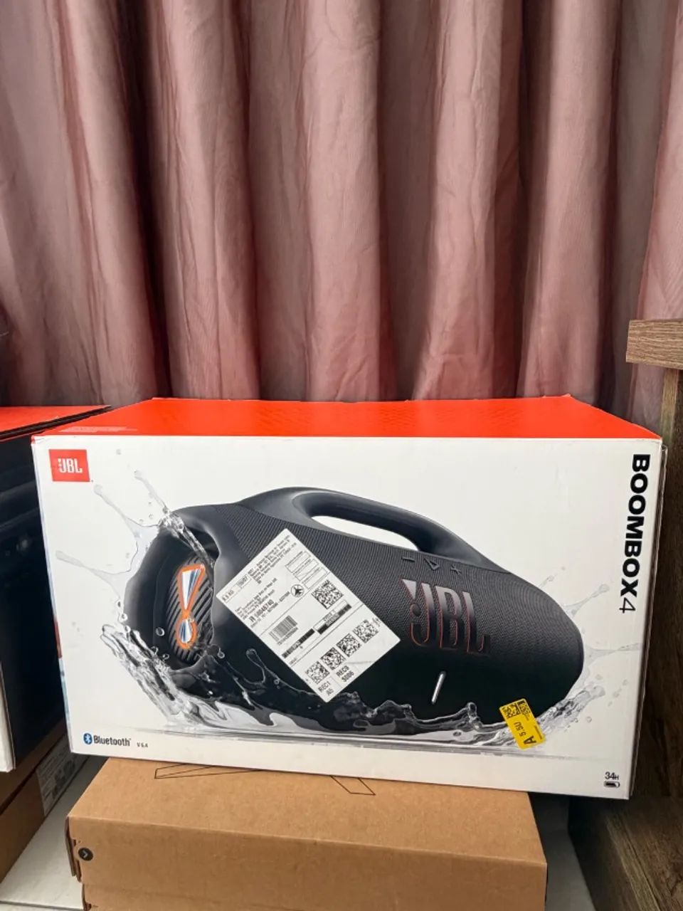 Bombox 4 lacrada com nota 